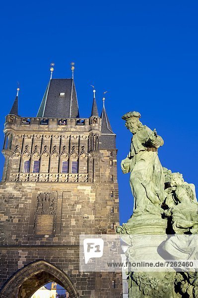 Prag  Hauptstadt  Europa  Stadt  Brücke  Statue  Tschechische Republik  Tschechien  Altstadt  Gotik  UNESCO-Welterbe  Chartres  alt  Dämmerung