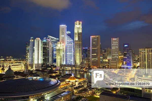 Skyline  Skylines  Finanzen  Südostasien  Asien  Ortsteil  Abenddämmerung  Singapur