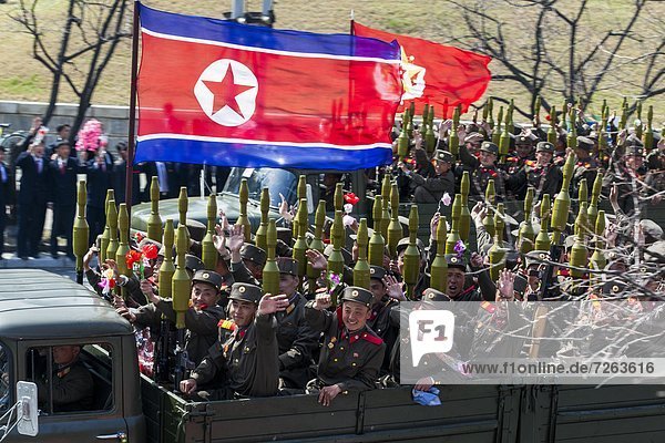 Fest  festlich  Straße  Demokratie  Jubiläum  Geburt  Korea  Präsident  Asien  Militär  Nordkorea  Parade