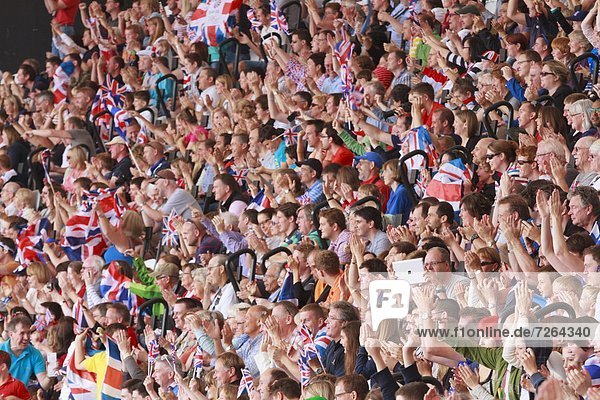 Europa  beobachten  Einheit  Großbritannien  London  Hauptstadt  Fahne  groß  großes  großer  große  großen  Stadion  britisch  Menschenmenge  England  Sport  Gewerkschaft