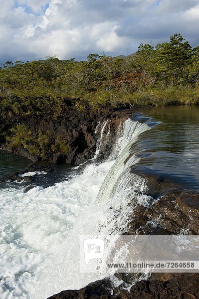 Wasserfall Pazifischer Ozean Pazifik Stiller Ozean Großer Ozean Madeleine Neukaledonien