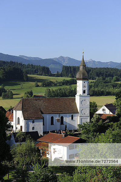 Bad Bayersoien mit Pfarrkirche St. Georg  Pfaffenwinkel  Oberbayern  Bayern  Deutschland  Europa  ÖffentlicherGrund
