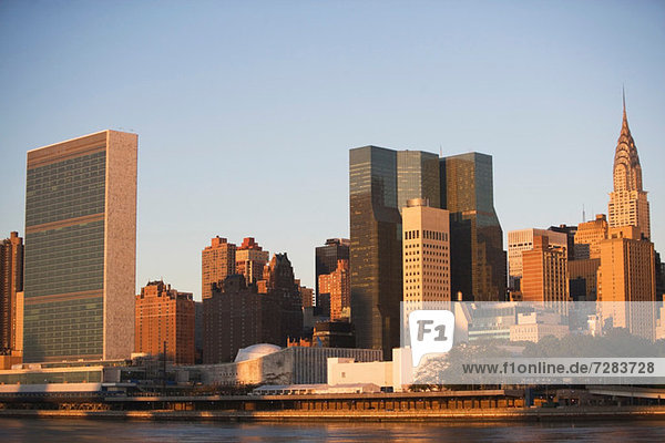 East River und Manhattan Gebäude  New York City