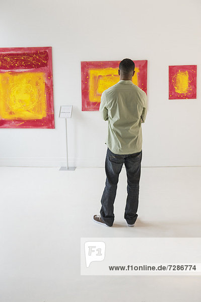 Mann  sehen  Kunst  Galerie  Gemälde  Bild  modern