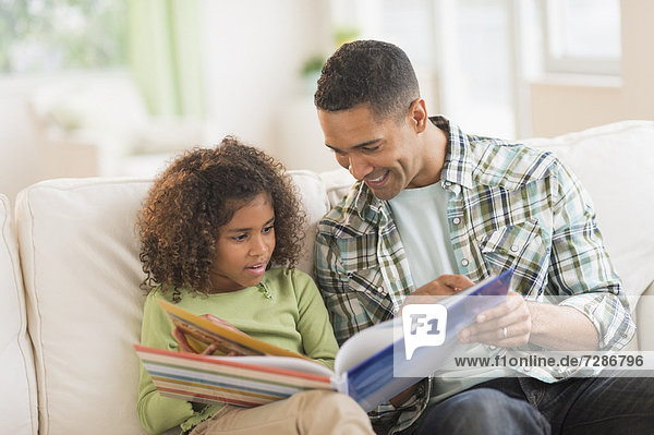 Couch  Buch  Menschlicher Vater  Tochter  5-9 Jahre  5 bis 9 Jahre  Taschenbuch  vorlesen