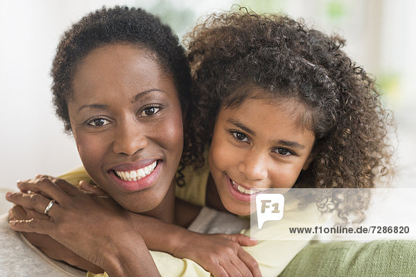 Portrait of smiling mother and daughter (6-7)