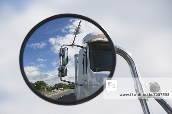 Spiegelung  Ansicht  Seitenansicht  Lastkraftwagen  Spiegel