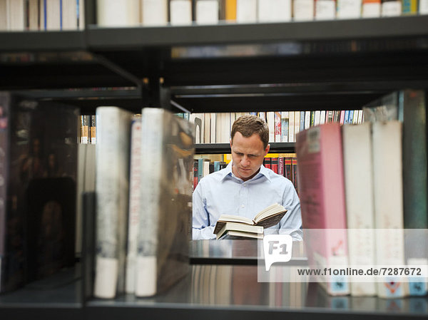 Mann Bibliotheksgebäude Forschung