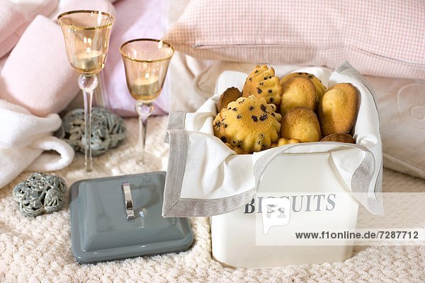 Biscuits in einer Blechdose