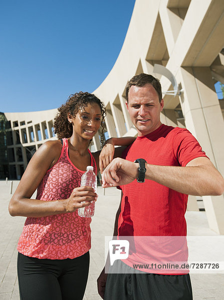 Frau Mann Prüfung Zeit joggen