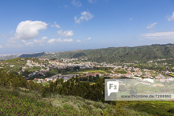 Blick auf die Ortschaft Teror  Gran Canaria  Kanarische Inseln  Spanien  Europa  ÖffentlicherGrund