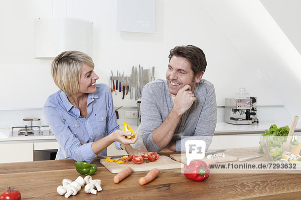 Germany  Bavaria  Munich  Mature couple in kitchen  smiling