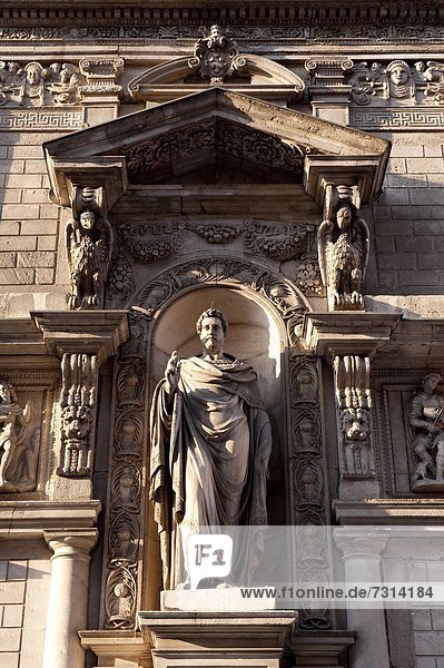 Italien  Lombardei  Mailand  Via dei Mercanti  Sant'Ambrogio Statue