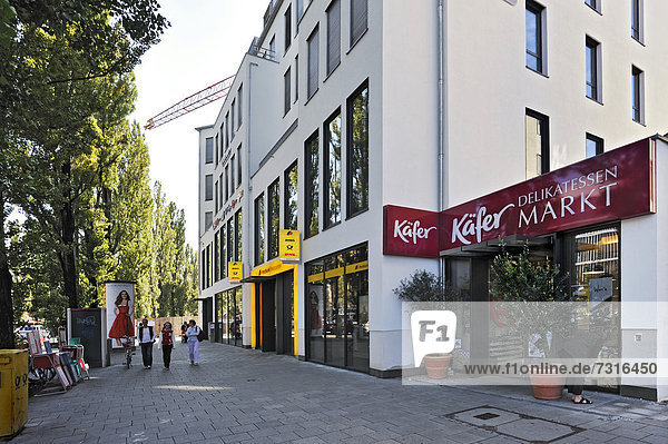 Käfer-Delikatessenmarkt und Postbank in der Leopoldstraße  Schwabing  München  Bayern  Deutschland  Europa