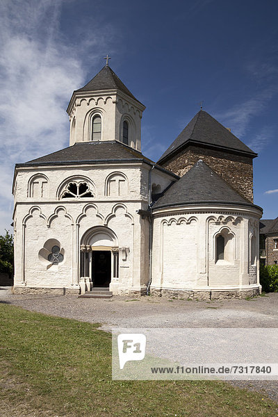 St. Matthiaskapelle und Oberburg  Kobern-Gondorf  Mosel  Rheinland-Pfalz  Deutschland  Europa  ÖffentlicherGrund