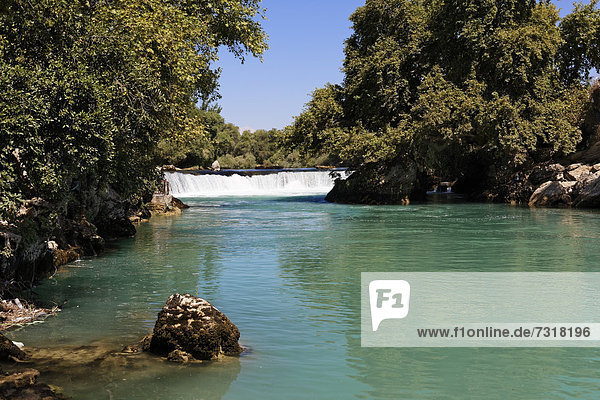 Wasserfall am Fluss Manavgat in der gleichnamigen Stadt Manavgat  Antalya  Türkische Riviera  Türkei  Asien