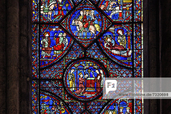 Kathedrale Chartres  Chorumgang  Karlsfenster mit Reise nach Jerusalem und Spanienfeldzug