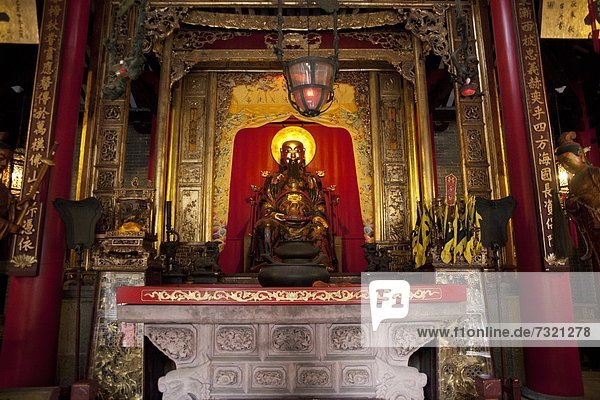 Schrein in einem Tempel in Foshan  China