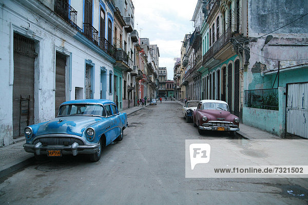 Havanna Hauptstadt Auto Straße Retro parken Karibik Kuba