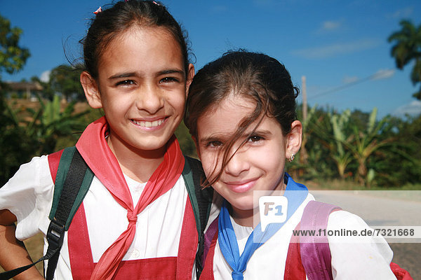 Schoolgirls in Vinales  Pinar del RÌo Province  Cuba  Latin America