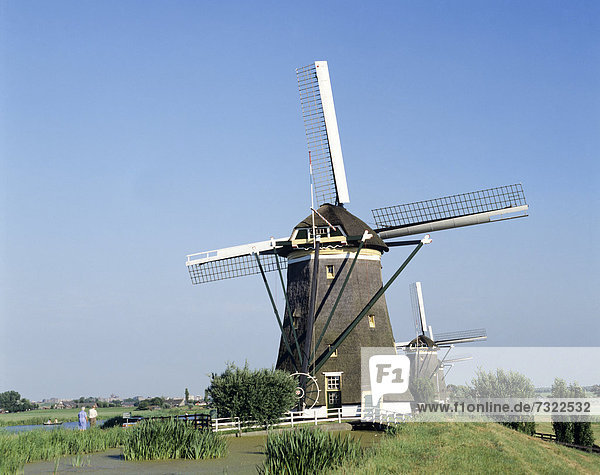 Windturbine  Windrad  Windräder  Stahlwerk  Niederlande