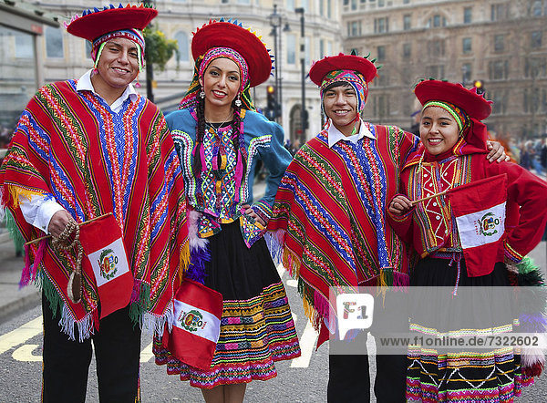 4  Mensch  Menschen  Fest  festlich  Tradition  Großbritannien  London  Hauptstadt  chinesisch  Kostüm - Faschingskostüm  Peru  England  neu  Jahr