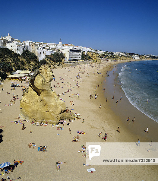 hoch  oben  Mensch  Menschen  Strand  Aussichtspunkt  Albufeira  Algarve  Portugal