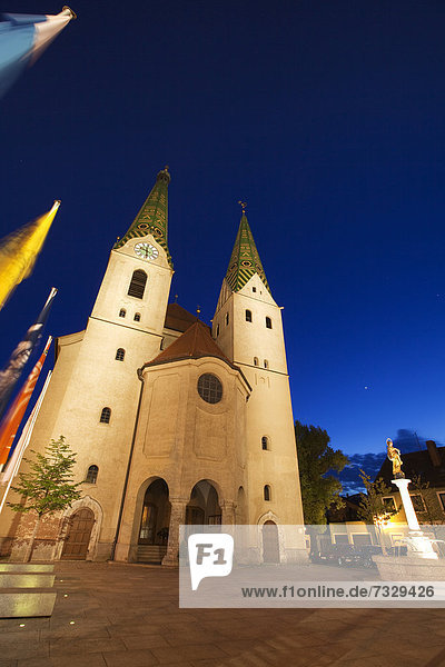 Rathaus  Beilngrieser Altstadt bei Nacht  Beilngries  Altmühltal  Bayern  Deutschland  Europa