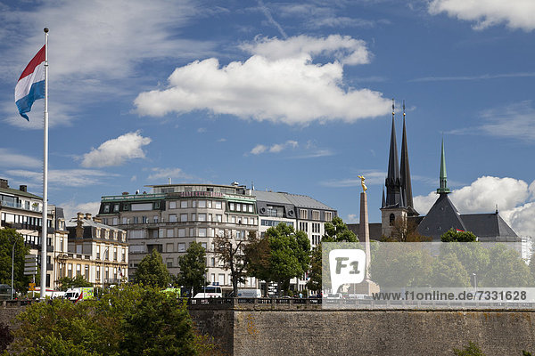 'Konstitutionsplatz und Kathedrale ''Unserer Lieben Frau''  Stadt Luxemburg  Luxemburg  Europa  ÖffentlicherGrund'
