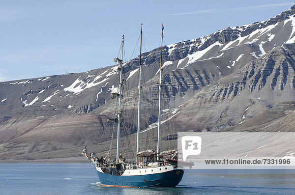 'Das Segelschiff ''Antigua'' im Billefjorden  Isfjorden  Spitzbergen  Svalbard  Norwegen  Europa'