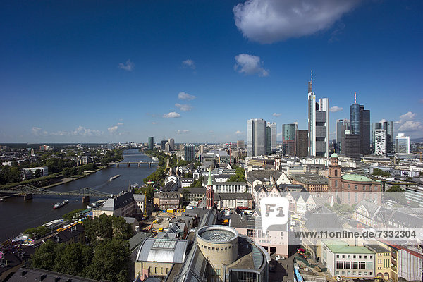 Frankfurter Skyline mit Hochhäusern und Banken  links der Main  Frankfurt am Main  Hessen  Deutschland  Europa