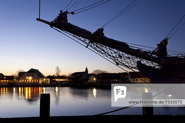 Hafen Europa angeln Abenddämmerung Deutschland Greifswald Mecklenburg-Vorpommern