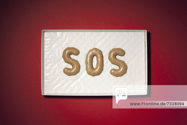SOS-Dinkel in russischen Keksen in einer Schachtel