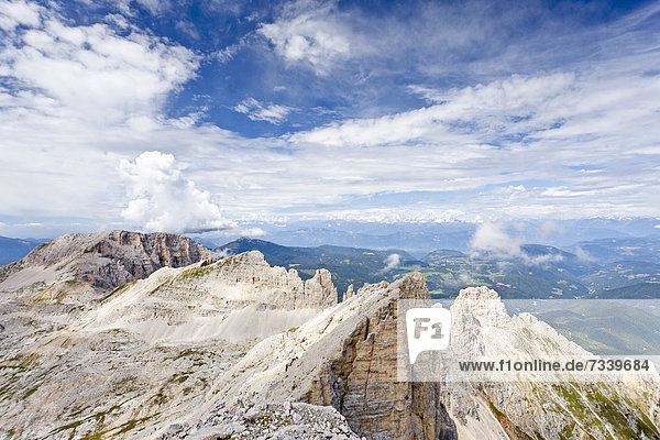 Auf dem Diamantiditurm  Klettersteig  bei der Latemarüberschreitung  Dolomiten  Südtirol  Italien  Europa