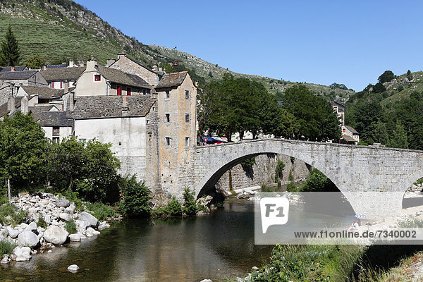 Pont de Montvert  Tal der Tarn  die Causses und die Cevennen  UNESCO Weltkulturerbe  Nationalpark Cevennen  Parc National des Cevennes  LozËre  Languedoc Roussillon  Frankreich  Europa