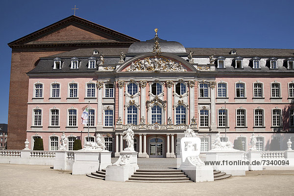 Europa Basilika Constantine Kurfürstliches Palais Deutschland Rheinland-Pfalz Trier