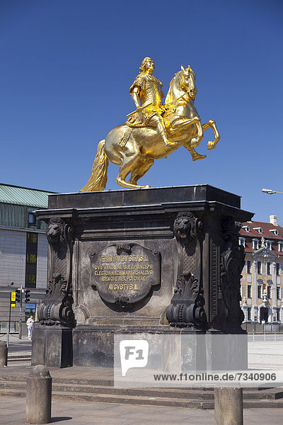 Goldener Reiter  Denkmal von August dem Starken in Dresden-Neustadt  Hauptstraße  Sachsen  Deutschland  Europa