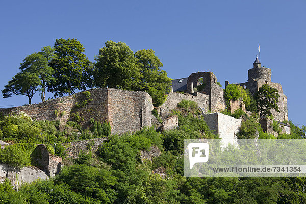 Die Burganlage Saarburg  Saarburg  Saar  Rheinland-Pfalz  Deutschland  Europa  ÖffentlicherGrund