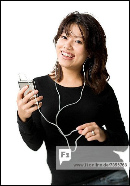 Portrait  Frau  zuhören  Kopfhörer  Musik  Mittelpunkt  Erwachsener