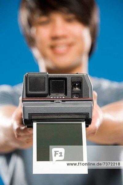 Geldautomat Mann Fotografie Fotoapparat Kamera unbeschrieben