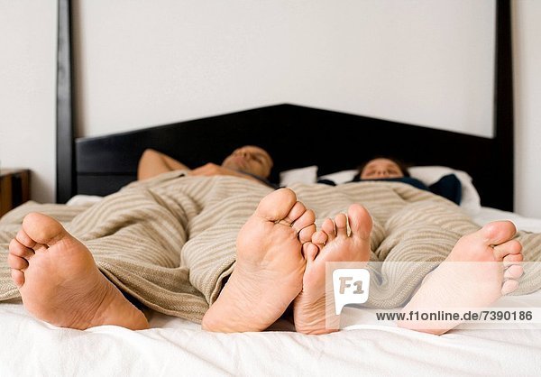 Bett nackt Kopfende Ende