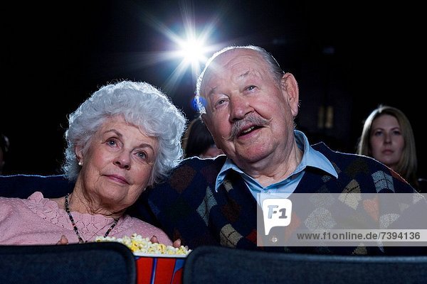 Frau , Mann , sehen , lächeln , Film , Theatergebäude, Theater