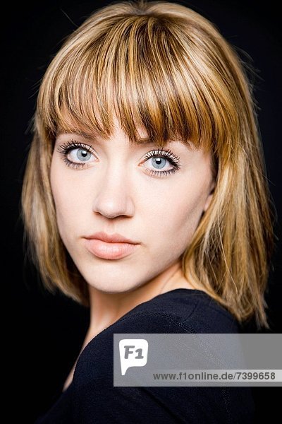 Studio Portrait einer jungen Frau
