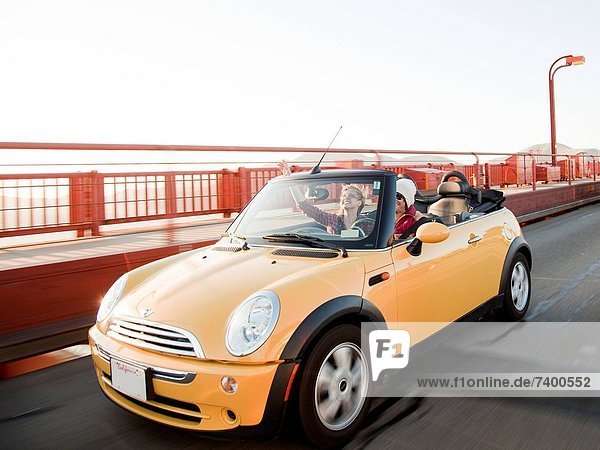 Vereinigte Staaten von Amerika USA Auto gelb Kalifornien Golden Gate Bridge San Francisco