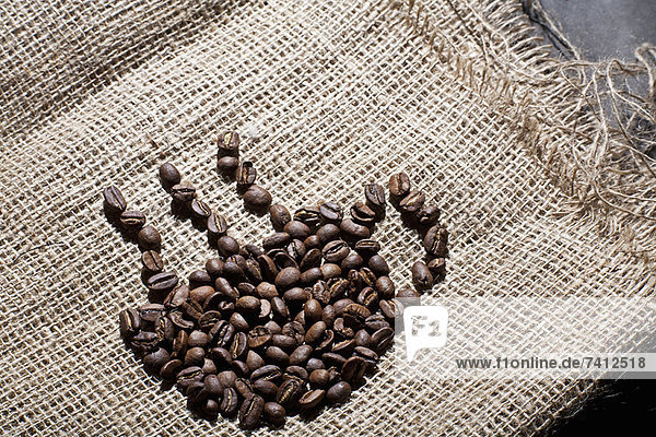 Kaffeebohnen in Tassenform