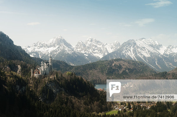 Deutsche Alpen mit Blick auf die ländliche Landschaft