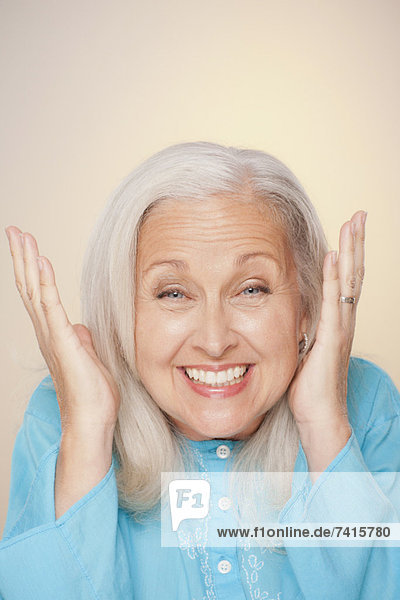 Senior  Senioren  Gesichtsausdruck  Gesichtsausdrücke  Ausdruck  Ausdrücke  Mimik  Portrait  Frau  Überraschung