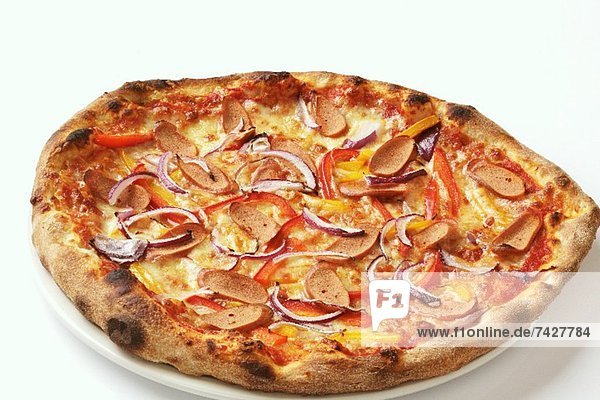 Pizza mit Wurst  Paprika und Zwiebeln