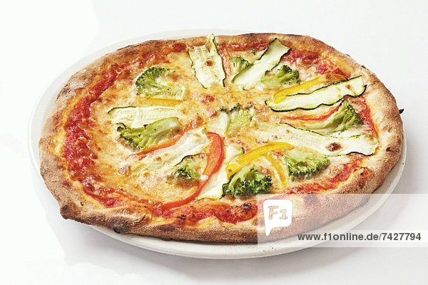 Pizza mit Broccoli  Zucchini und Paprika