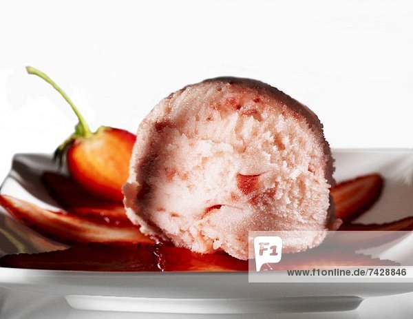 Strawberry sorbet with fresh strawberries